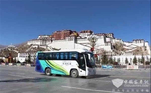 首批國六客車交付！福田歐輝客車助力拉薩綠色交通品質(zhì)升級(圖2)