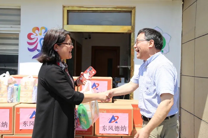 東風(fēng)德納車橋開展“關(guān)愛駕駛員 慰問送一線”活動，致敬烈日下最美“城市擺渡人”(圖7)